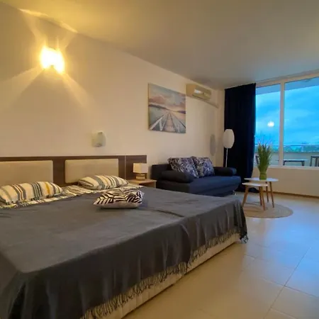 Esperanto 403 Large Sunny Apartment