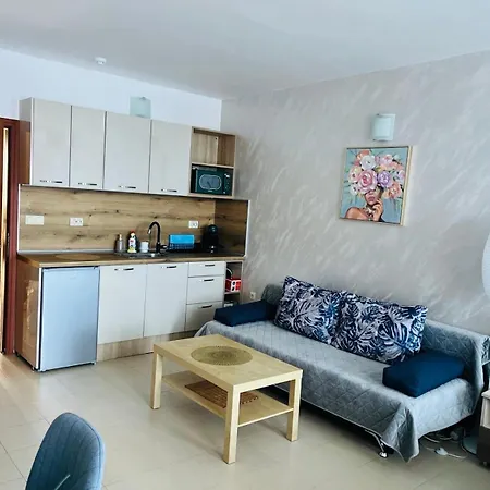 Esperanto 403 Large Sunny Apartment *